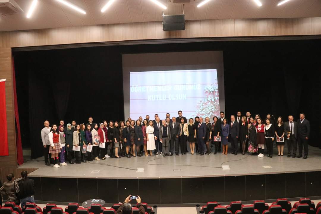 KÜLTÜR MERKEZİNDE   24 KASIM ÖĞRETMENLER GÜNÜ KUTLAMA PROGRAMI GERÇEKLEŞTİ.