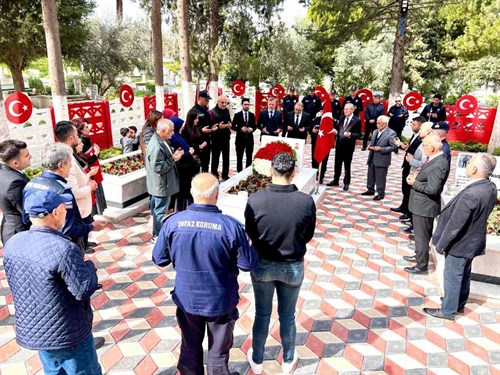 İLÇEMİZ KAYMAKAMI SAYIN CELALETTİN CANTÜRK' DEN  ŞEHİTLİK VE ŞEHİT AİLESİNE ZİYARET