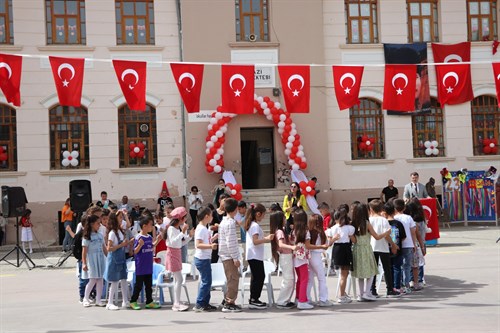 23 Nisan Ulusal Egemenlik ve Çocuk Bayramının 104.Yıldönümü Törenlerle Kutlandı.